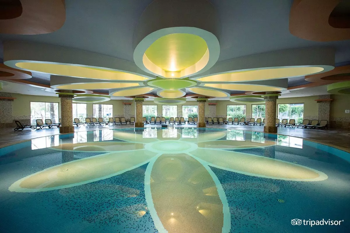 استخر رو بسته هتل رویال وینگز آنتالیا